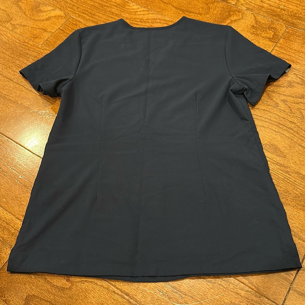 Figs navy blue Casma 3 pocket V-Neck Scrub Top - Picture 7 of 7